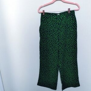 H & M Green and Black Floral Print High Rise Cropped Pants Size 6